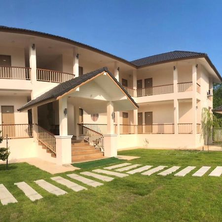แหลมงอบเฮาส์ Laemngob House Villa Exterior photo
